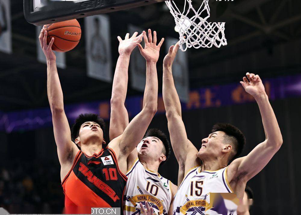 多特蒙德训练开放日；赛后内部沟通引欢呼；CBA常规赛在即；赛季目标并未改变的简单介绍-开云官网