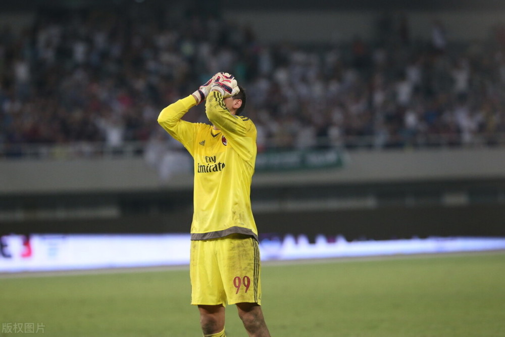 包含赛地聚焦——社区盾今晨热度飙升，AC米兰再遭质疑，球迷炸锅，赛季目标并未改变的词条-开云体育下载